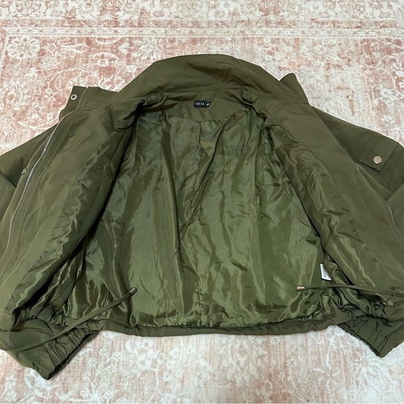 Cropped Cargo Jacket With Pockets - Picture 6 of 14
